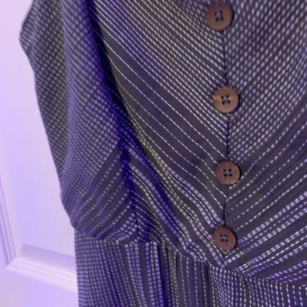 Size-Small - Picture 4 of 6